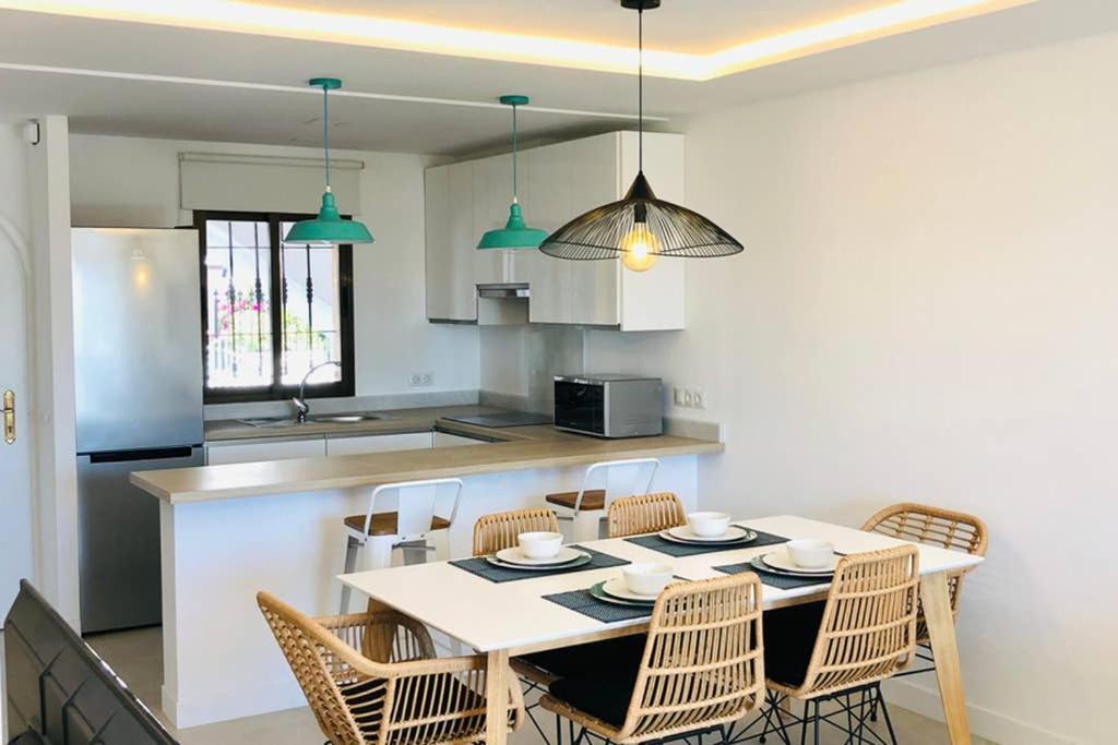 Luxury Modern Apartment By The Beach Málaga Esterno foto